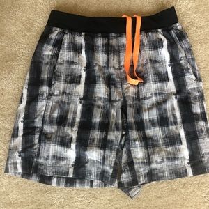 Black and White Lulu THE shorts
